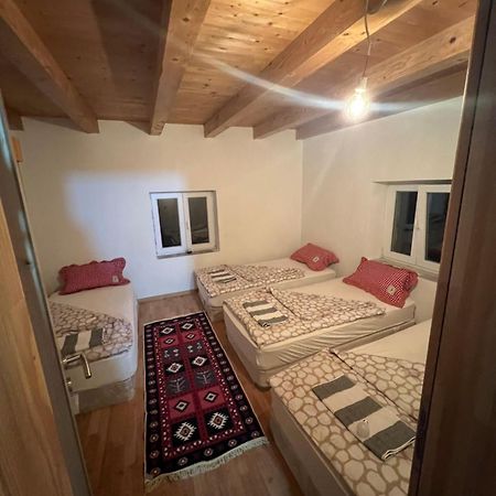 Kod Kapetana Tea Bed and Breakfast Gornji Lukomir Buitenkant foto