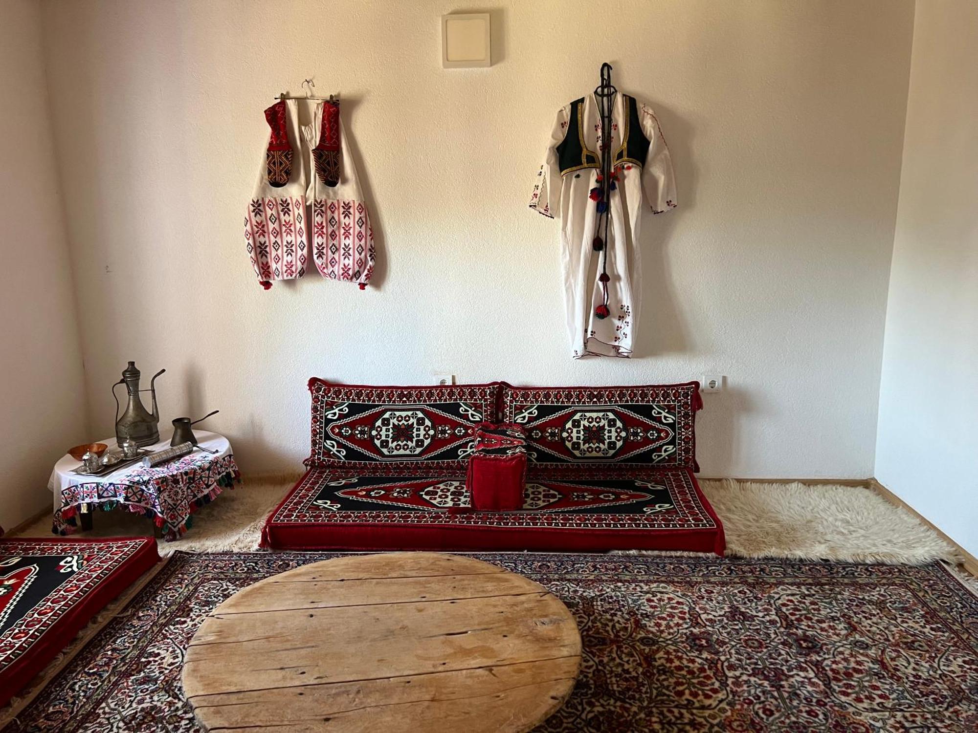 Kod Kapetana Tea Bed and Breakfast Gornji Lukomir Buitenkant foto