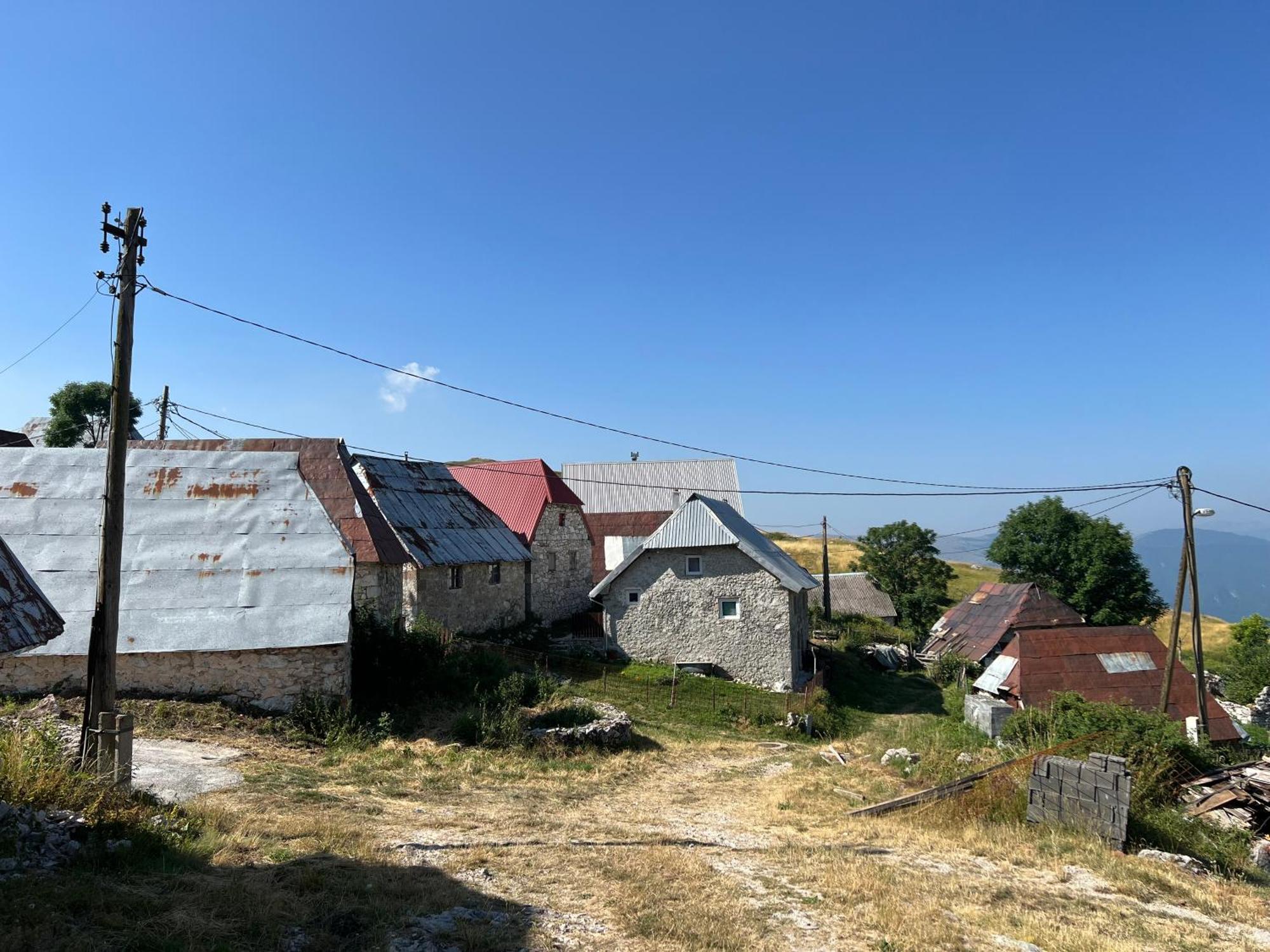 Kod Kapetana Tea Bed and Breakfast Gornji Lukomir Buitenkant foto