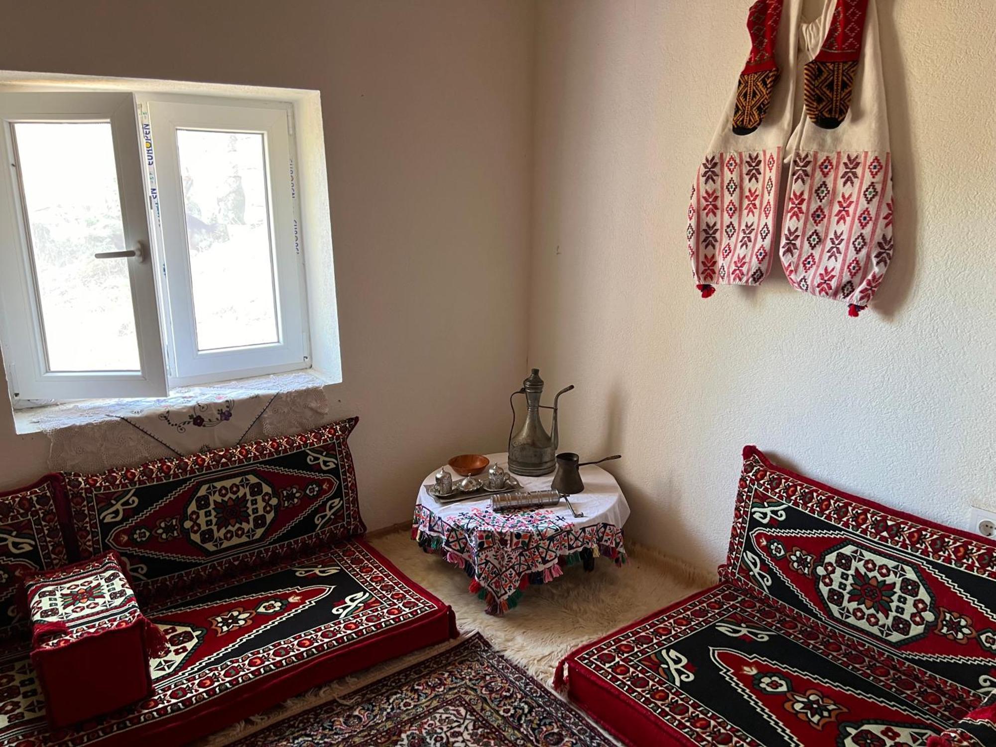 Kod Kapetana Tea Bed and Breakfast Gornji Lukomir Buitenkant foto