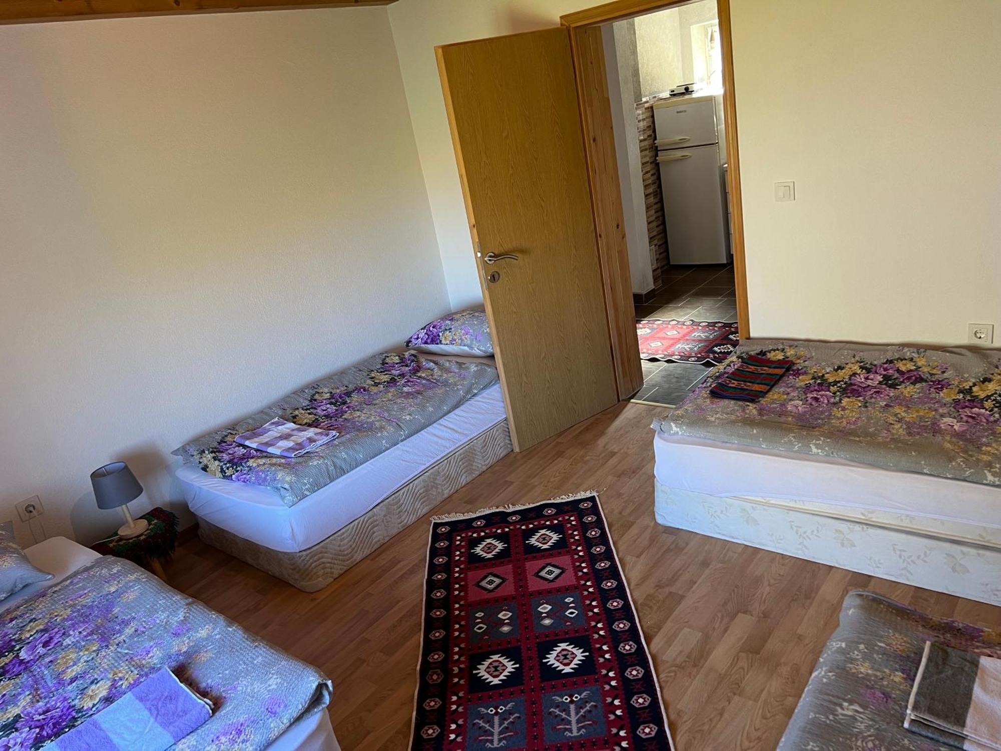 Kod Kapetana Tea Bed and Breakfast Gornji Lukomir Buitenkant foto