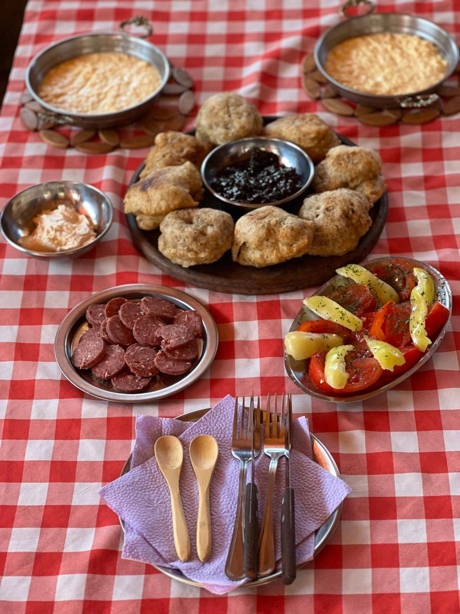 Kod Kapetana Tea Bed and Breakfast Gornji Lukomir Buitenkant foto