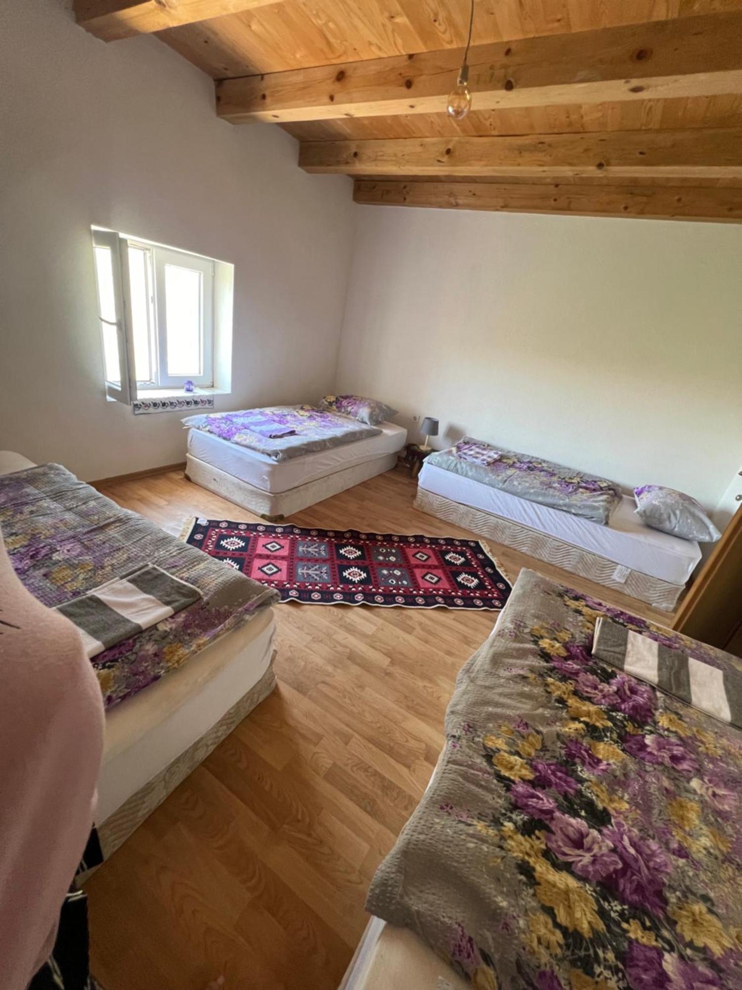 Kod Kapetana Tea Bed and Breakfast Gornji Lukomir Buitenkant foto