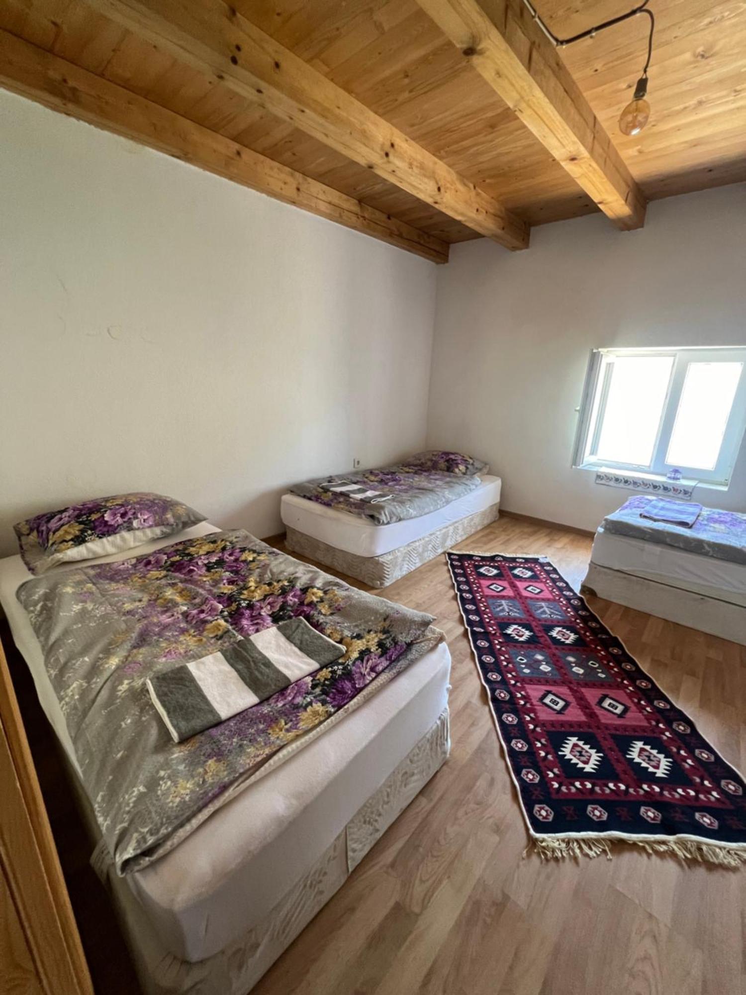 Kod Kapetana Tea Bed and Breakfast Gornji Lukomir Buitenkant foto