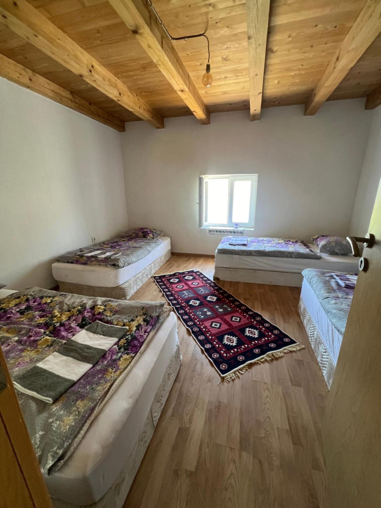 Kod Kapetana Tea Bed and Breakfast Gornji Lukomir Buitenkant foto