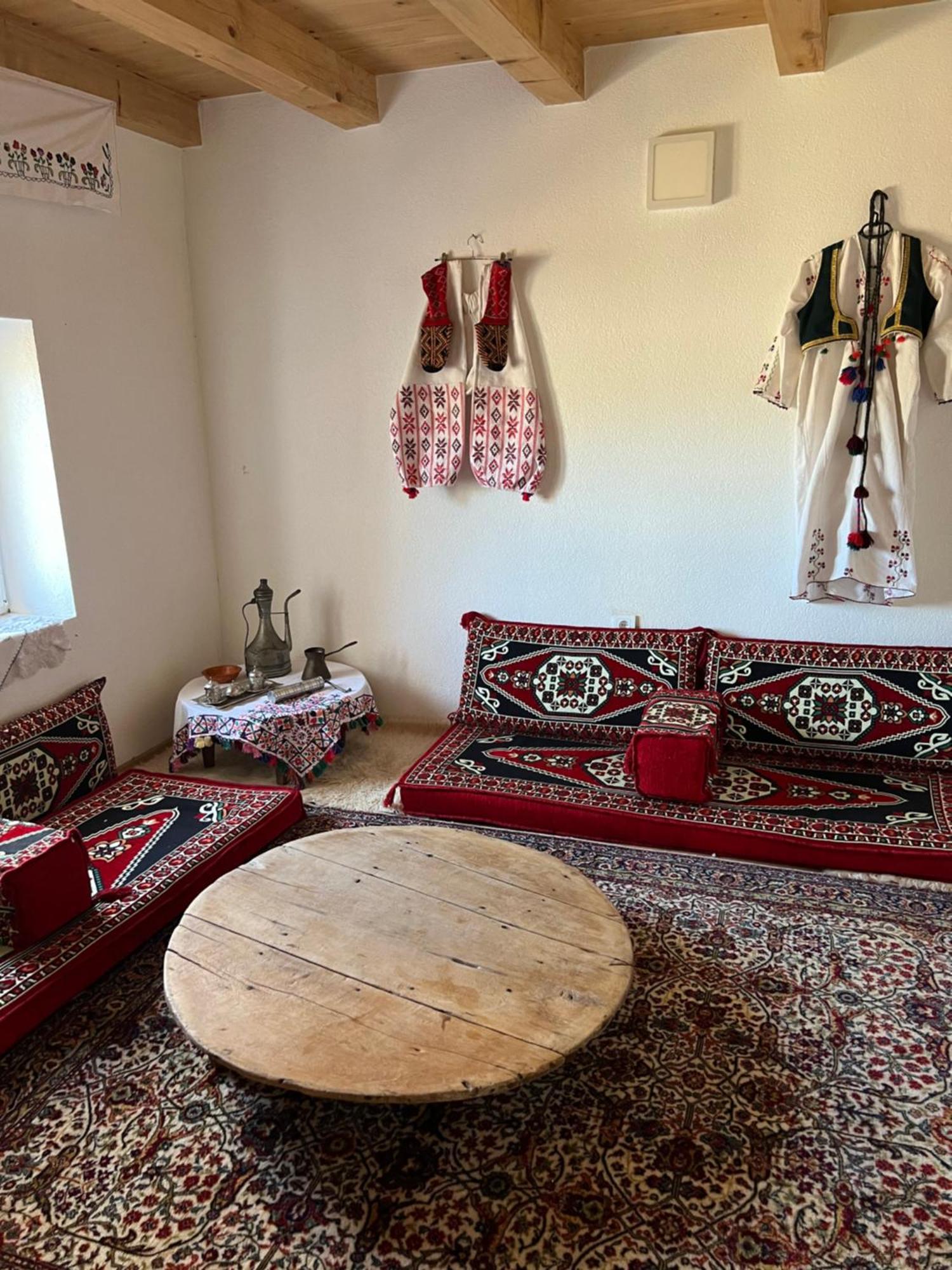 Kod Kapetana Tea Bed and Breakfast Gornji Lukomir Buitenkant foto