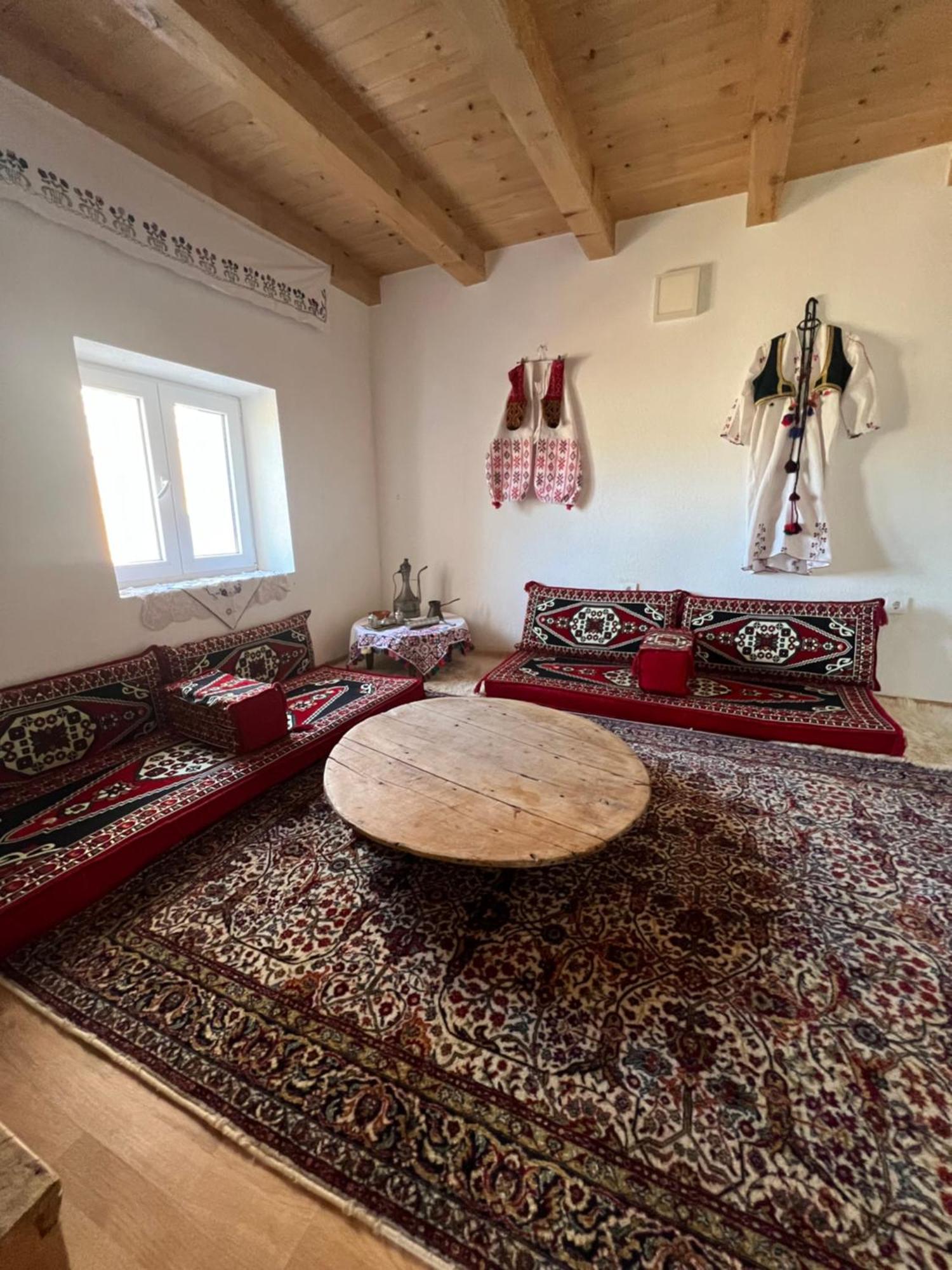 Kod Kapetana Tea Bed and Breakfast Gornji Lukomir Buitenkant foto