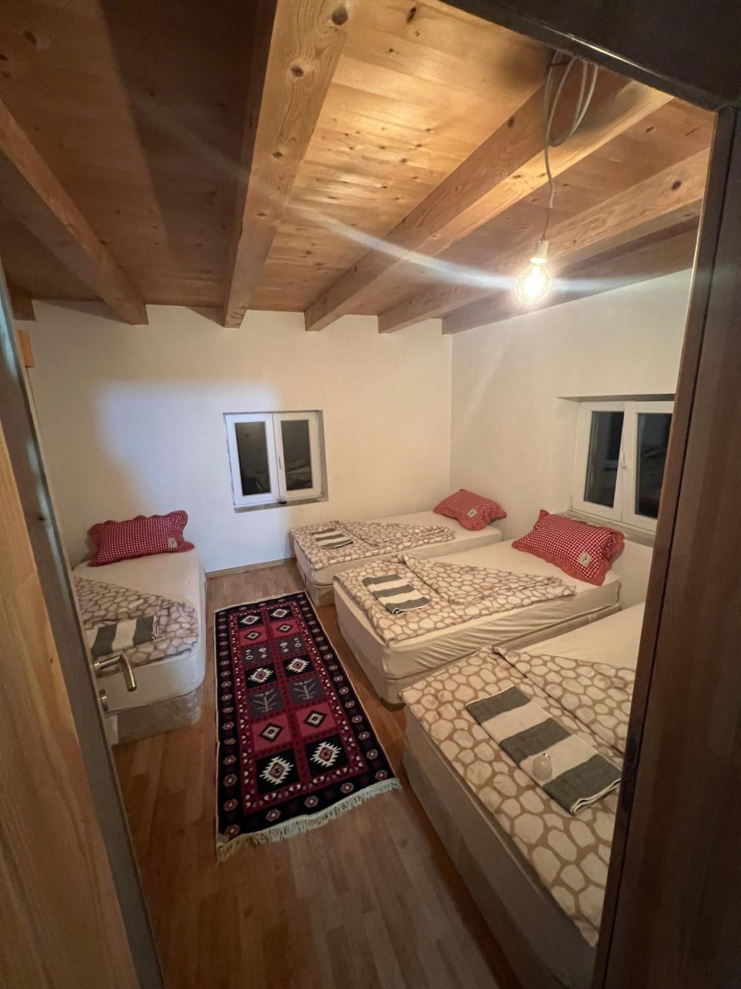 Kod Kapetana Tea Bed and Breakfast Gornji Lukomir Buitenkant foto