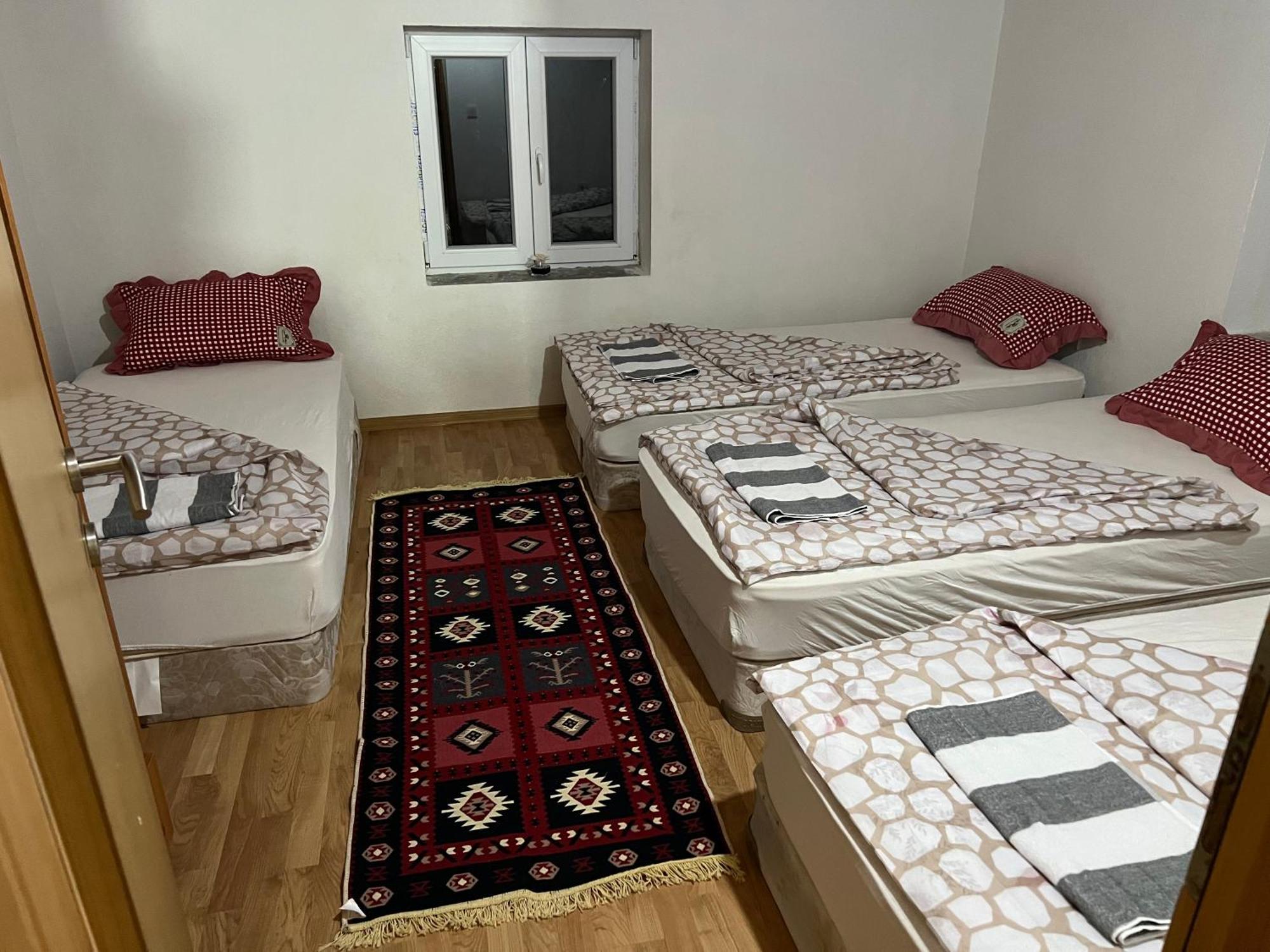 Kod Kapetana Tea Bed and Breakfast Gornji Lukomir Buitenkant foto